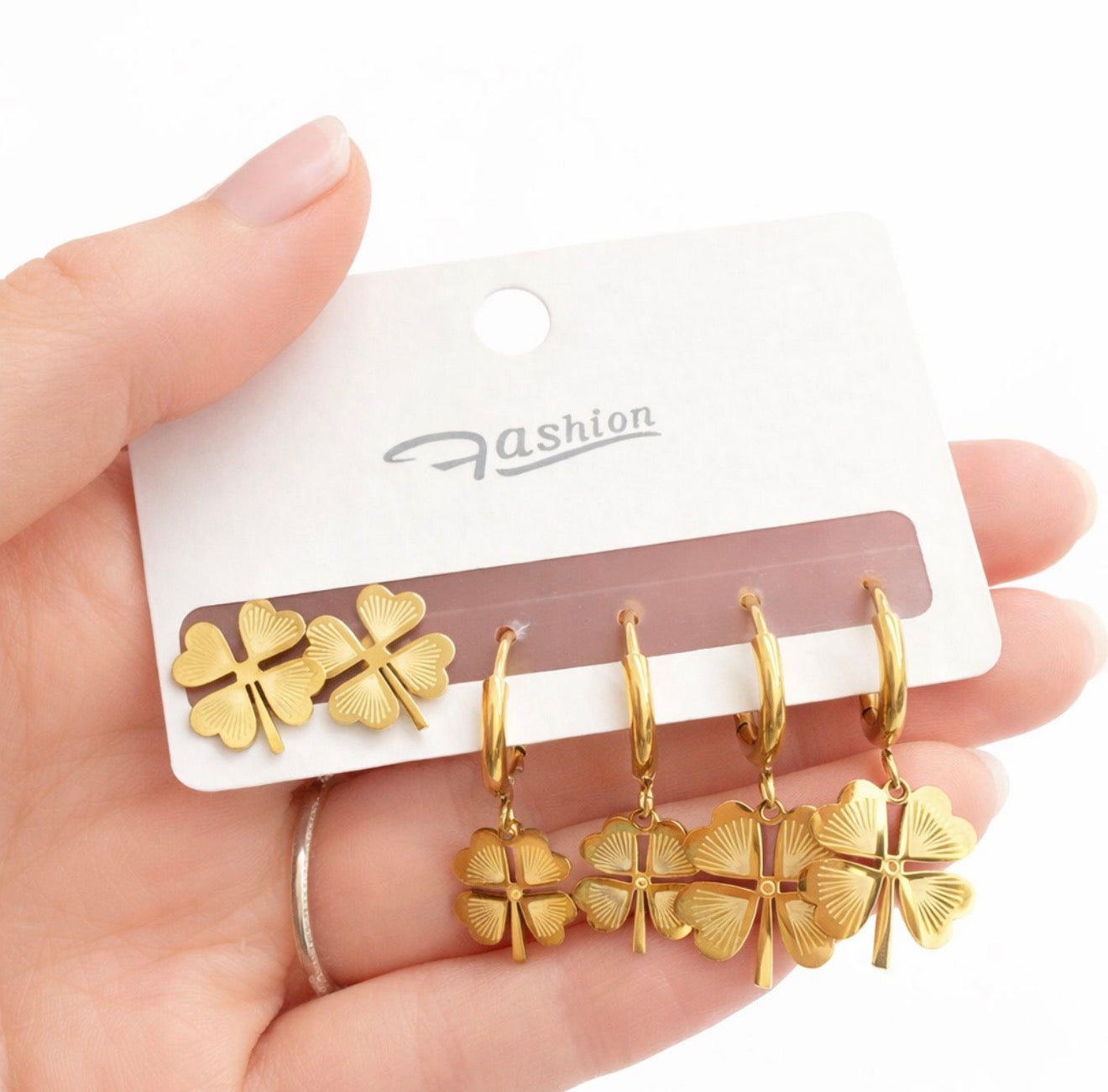 Golden Clover Earrings – En lyxig touch för din stil